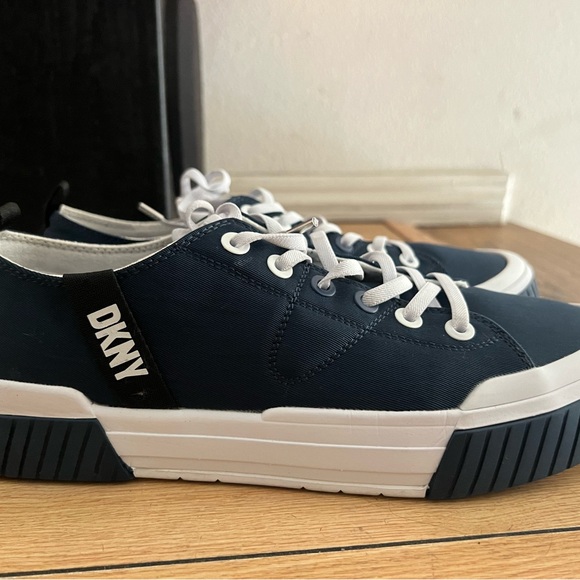 DKNY Colorblock Logo Sneaker - Picture 5 of 6